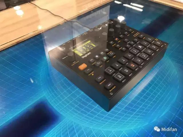 NAMM 2017 展會：Elektron 次時代八通道采樣鼓機 Digitakt 第一時間上不到手